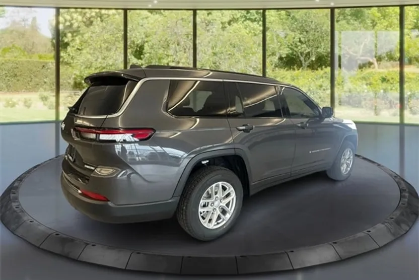 2025 Jeep Grand Cherokee Laredo photo 1