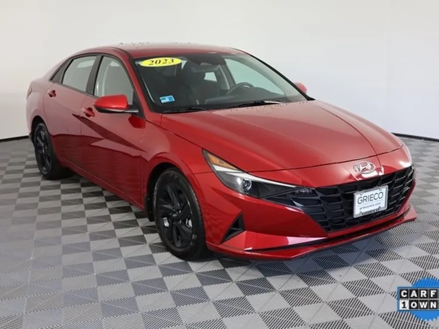 2023 Hyundai Elantra SEL photo 1