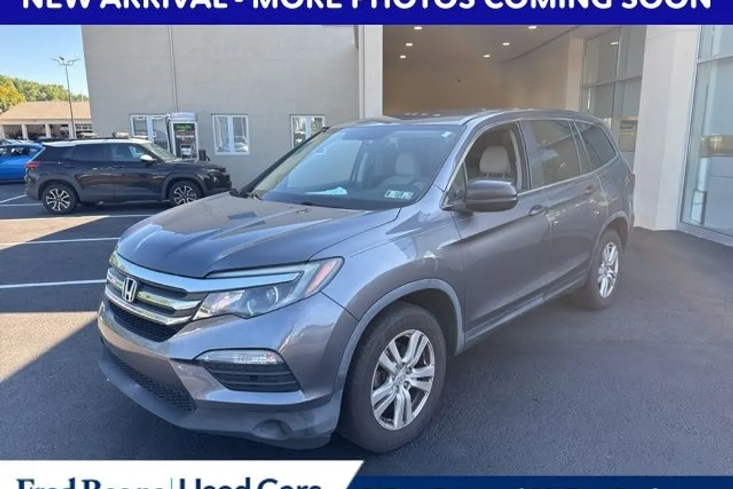 2016 Honda Pilot LX photo 1