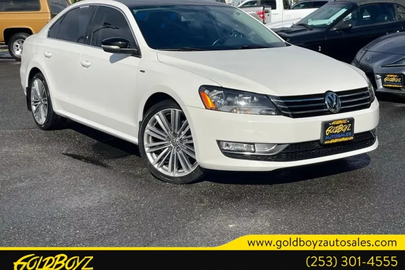 2015 Volkswagen Passat Sport photo 1