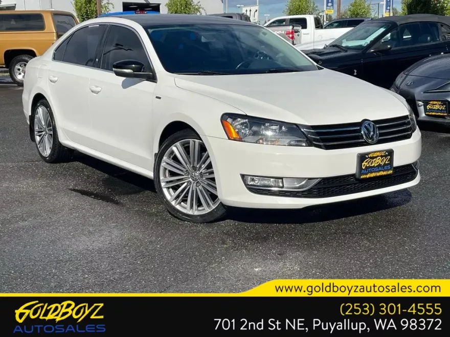 2015 Volkswagen Passat Sport photo 1
