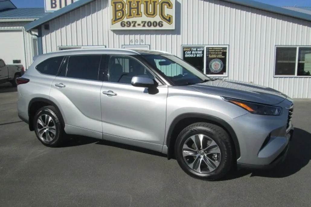 2022 Toyota Highlander XLE photo 1