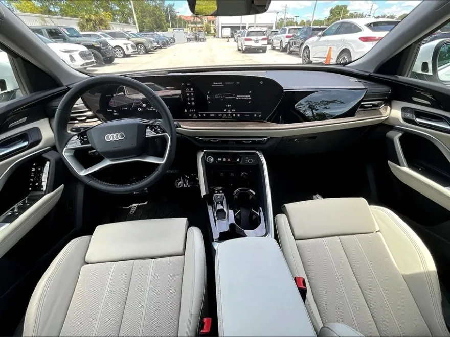 2025 Audi Q5 2.0T Premium Plus photo 1