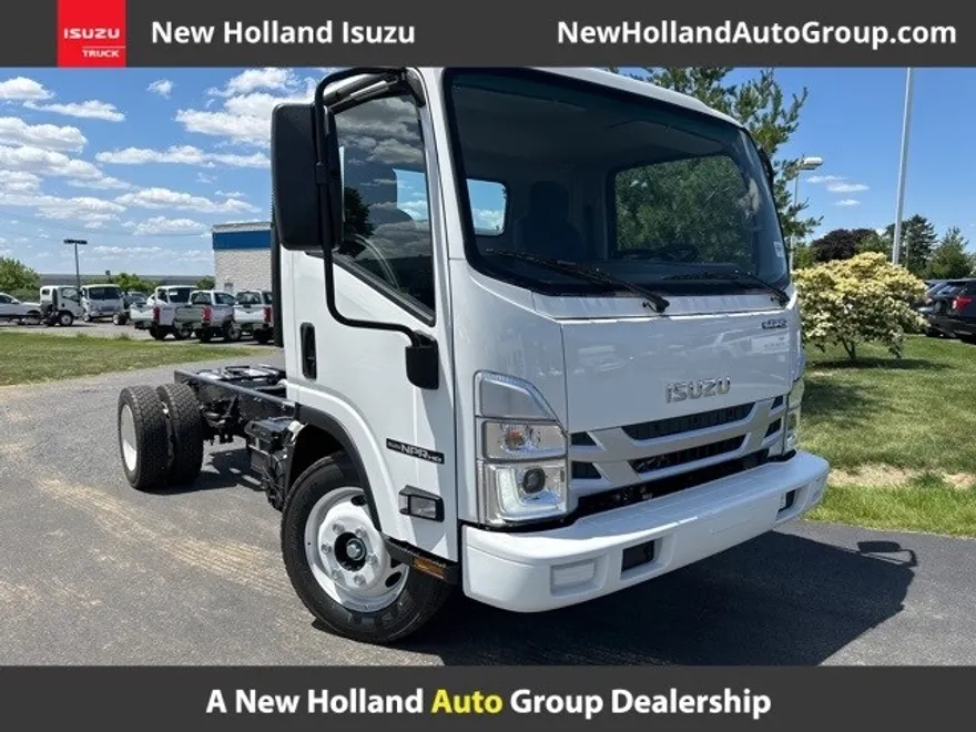 2025 Isuzu NPR/NPR-HD photo 1