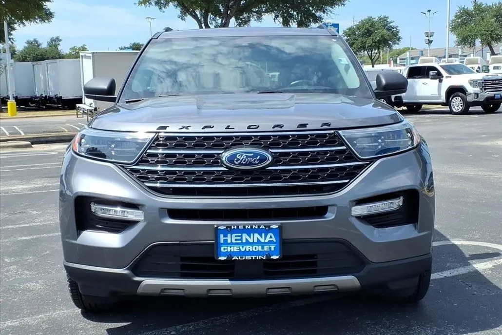 2022 Ford Explorer XLT photo 1