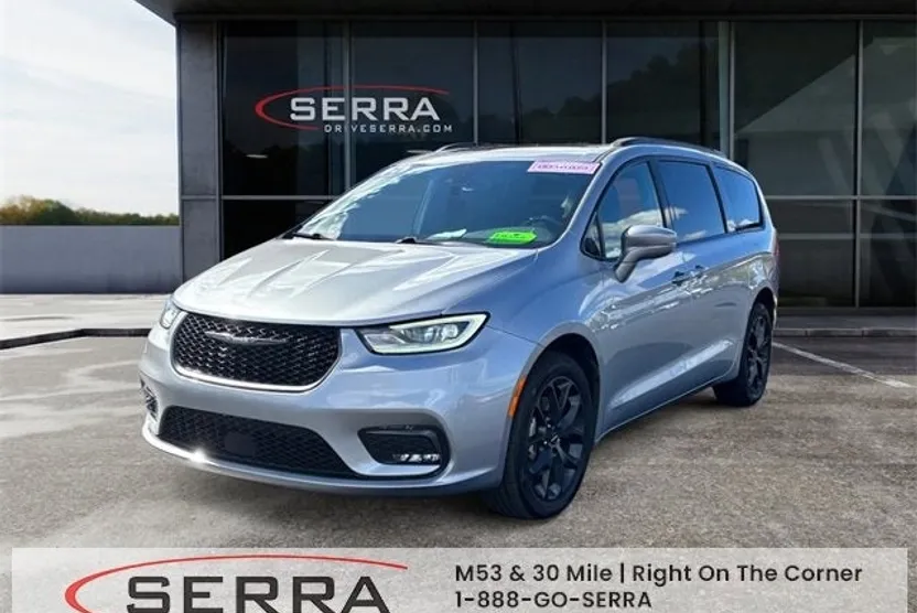 2021 Chrysler Pacifica Limited photo 1