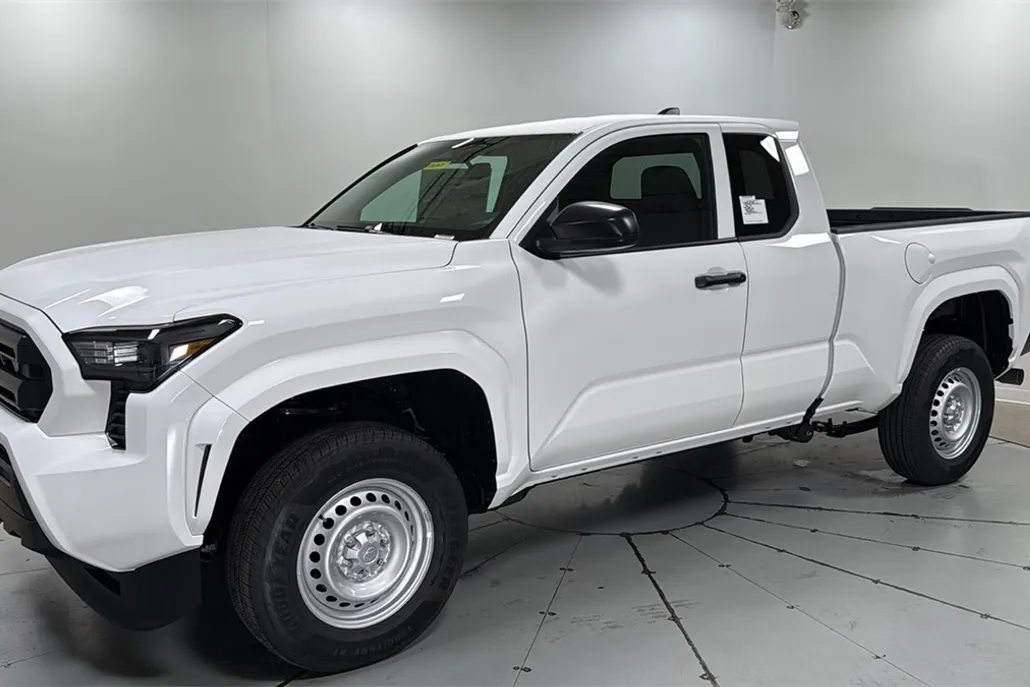 2025 Toyota Tacoma SR XtraCab photo 1
