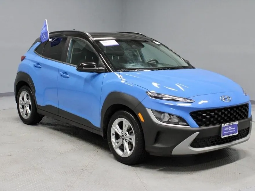 2022 Hyundai Kona SEL photo 1