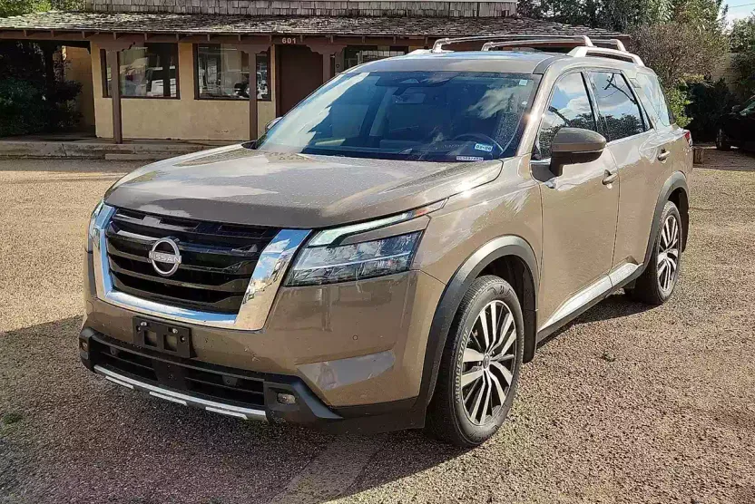 2024 Nissan Pathfinder Platinum photo 1