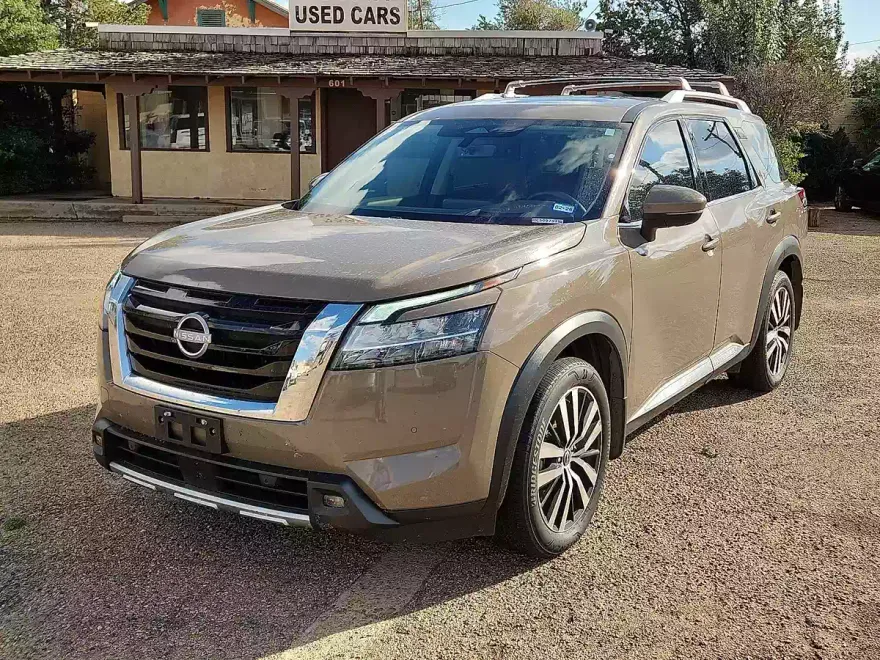 2024 Nissan Pathfinder Platinum photo 1