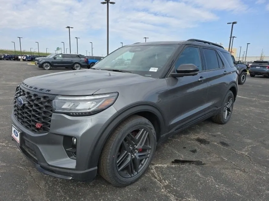 2025 Ford Explorer ST photo 1