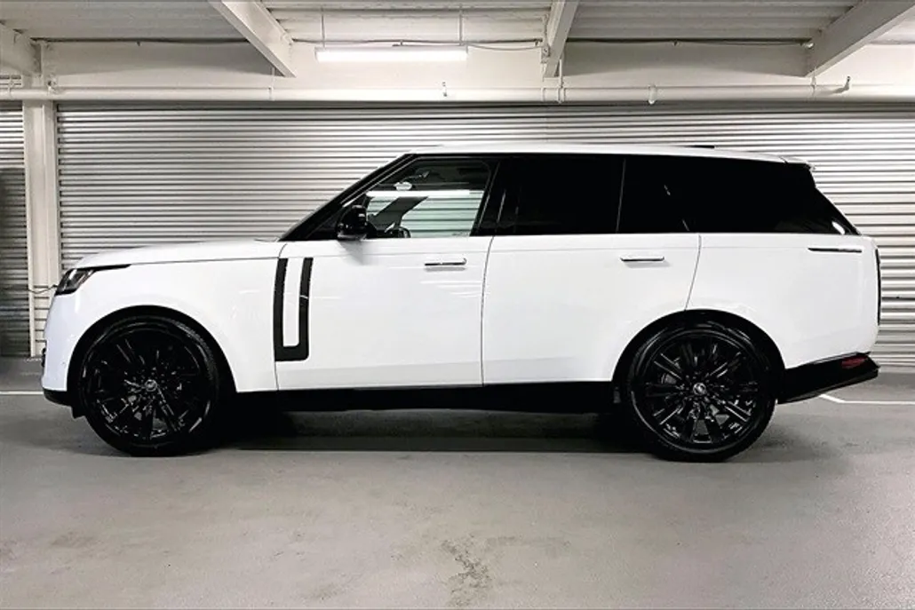 2025 Land Rover Range Rover SE photo 1