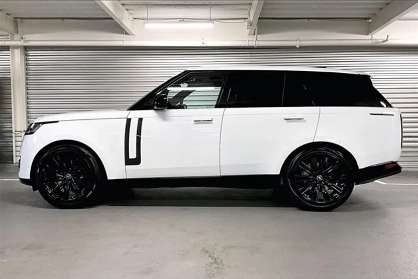 2025 Land Rover Range Rover SE photo 1