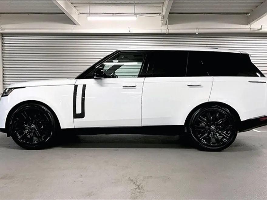2025 Land Rover Range Rover SE photo 1