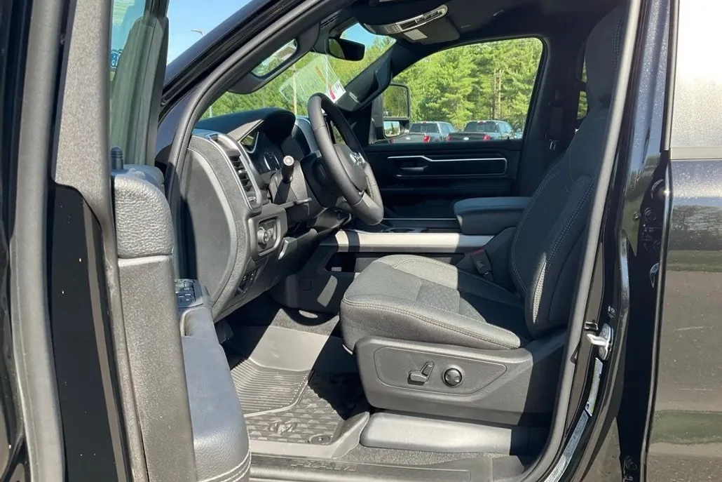 2025 Ram 1500 Big Horn photo 1