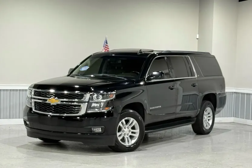 2020 Chevrolet Suburban LT photo 1