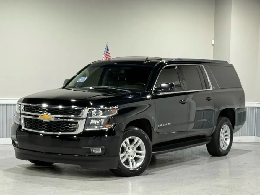 2020 Chevrolet Suburban LT photo 1