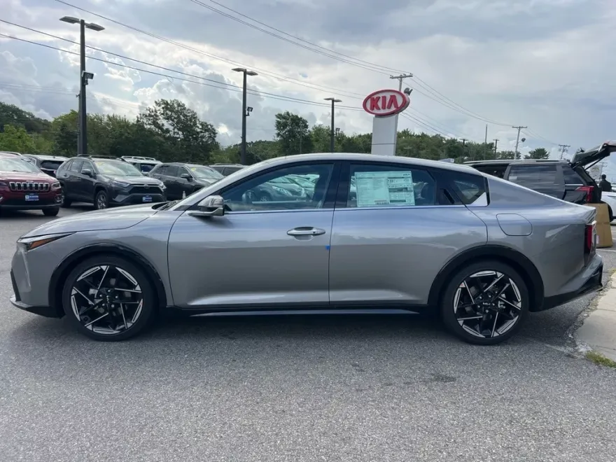 2025 Kia K4 GT-Line photo 1