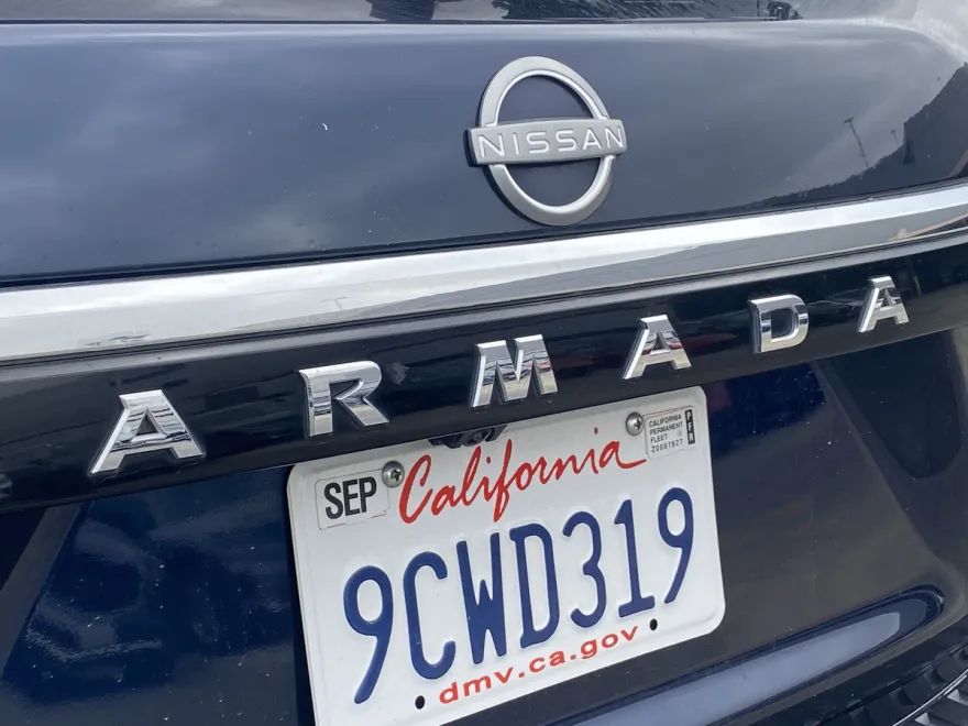 2022 Nissan Armada SL photo 1