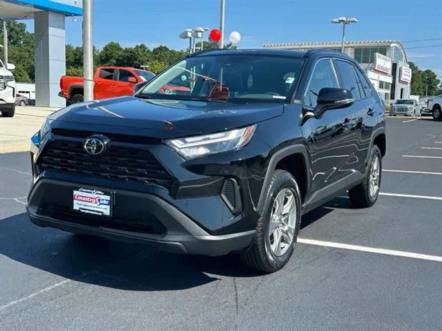 2024 Toyota RAV4 XLE photo 1