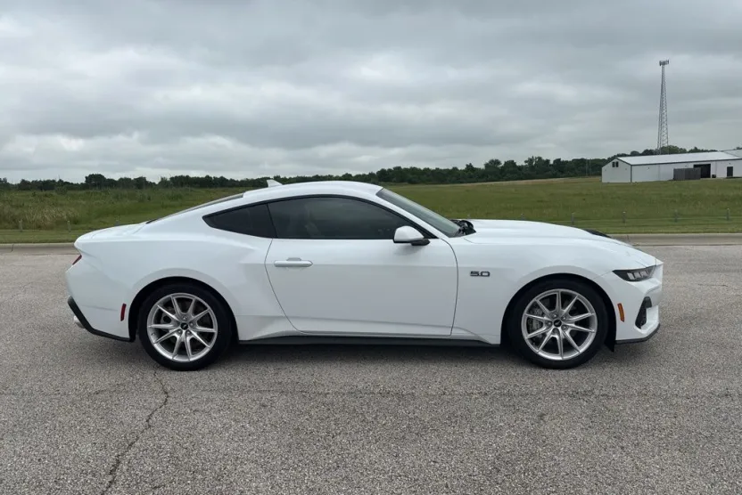 2024 Ford Mustang GT Premium photo 1