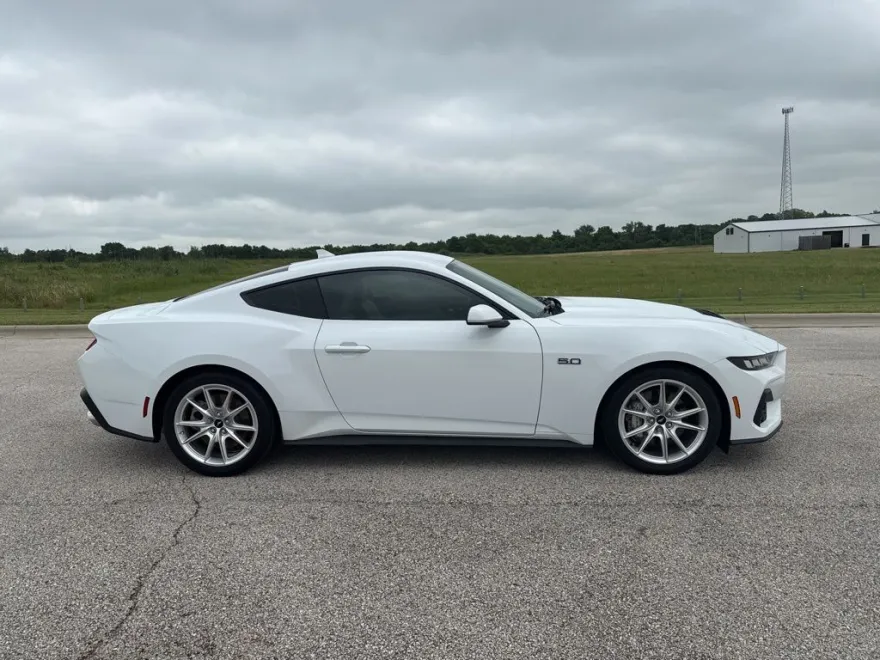 2024 Ford Mustang GT Premium photo 1