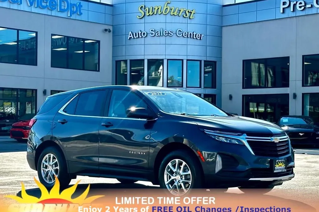 2022 Chevrolet Equinox LT photo 1