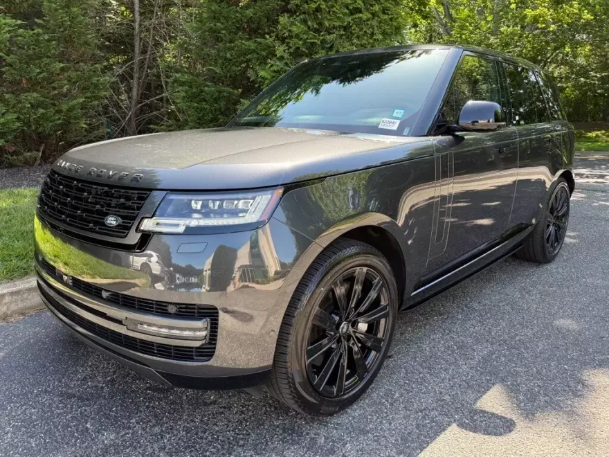 2025 Land Rover Range Rover SE photo 1
