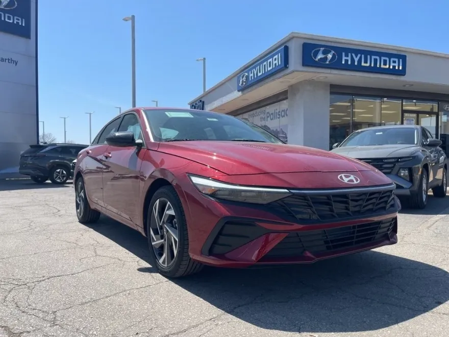 2025 Hyundai Elantra SEL Sport photo 1