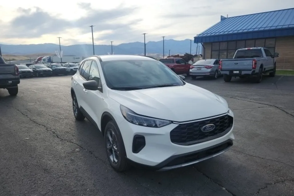 2025 Ford Escape ST-Line photo 1