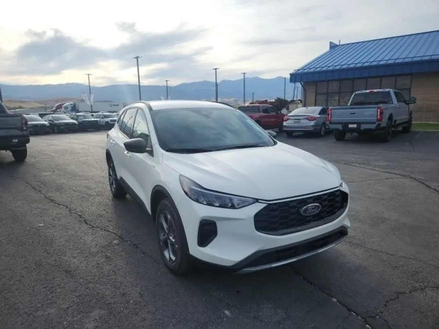 2025 Ford Escape ST-Line photo 1