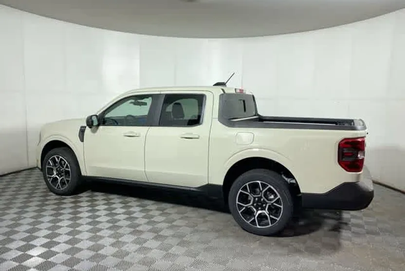 2025 Ford Maverick Lariat photo 1
