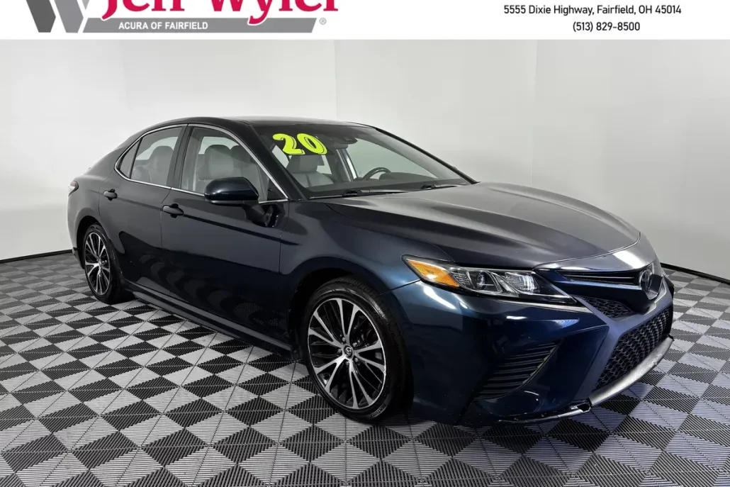 2020 Toyota Camry SE photo 1