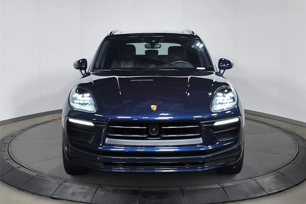 2023 Porsche Macan Base photo 1