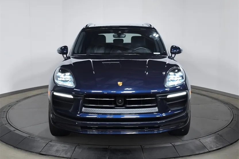 2023 Porsche Macan Base photo 1