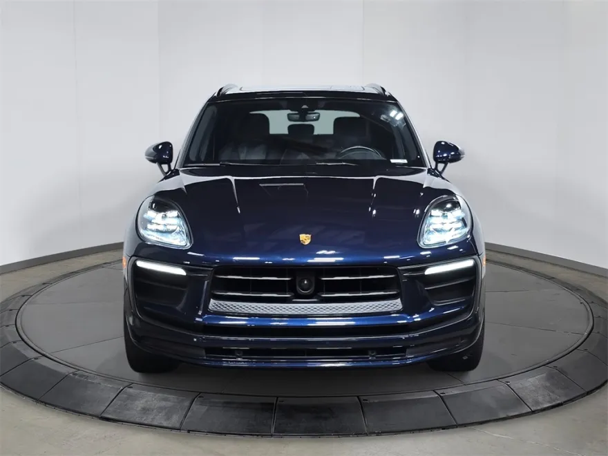 2023 Porsche Macan Base photo 1