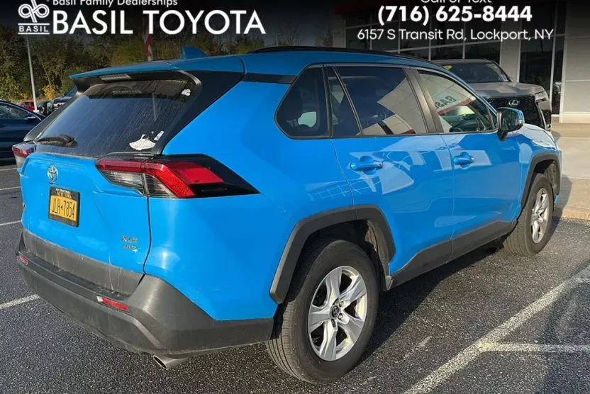 2019 Toyota RAV4 XLE photo 1