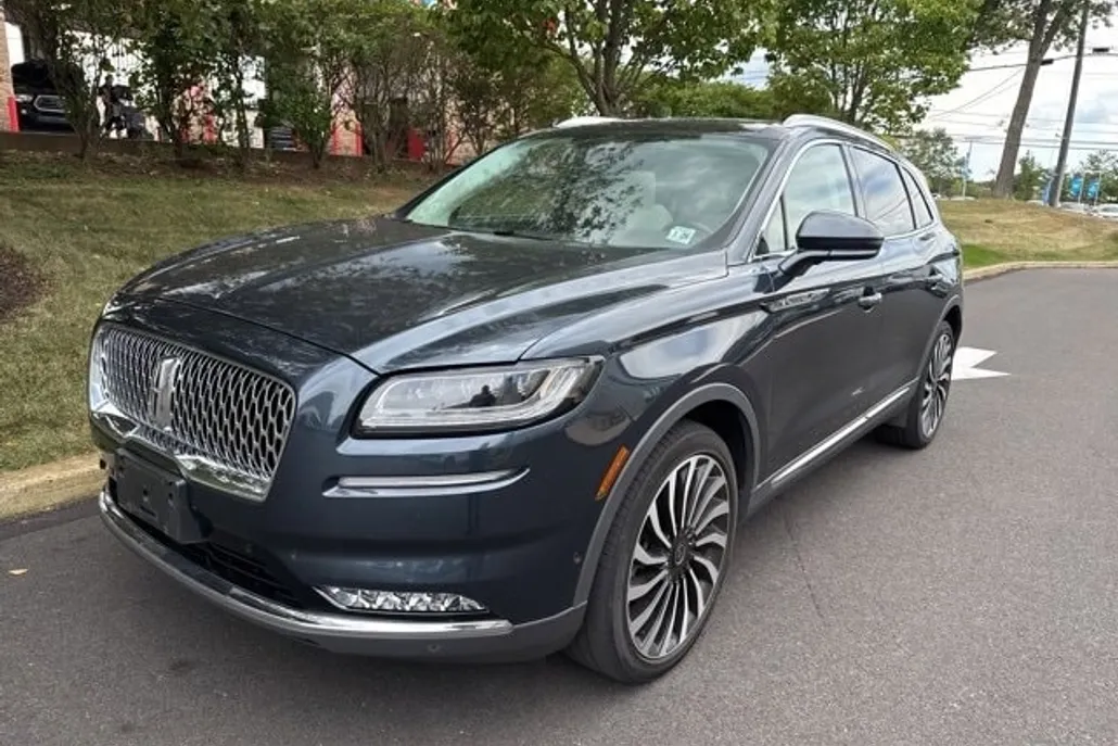 2021 Lincoln Nautilus Black Label photo 1