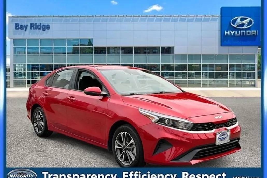 2023 Kia Forte LXS photo 1