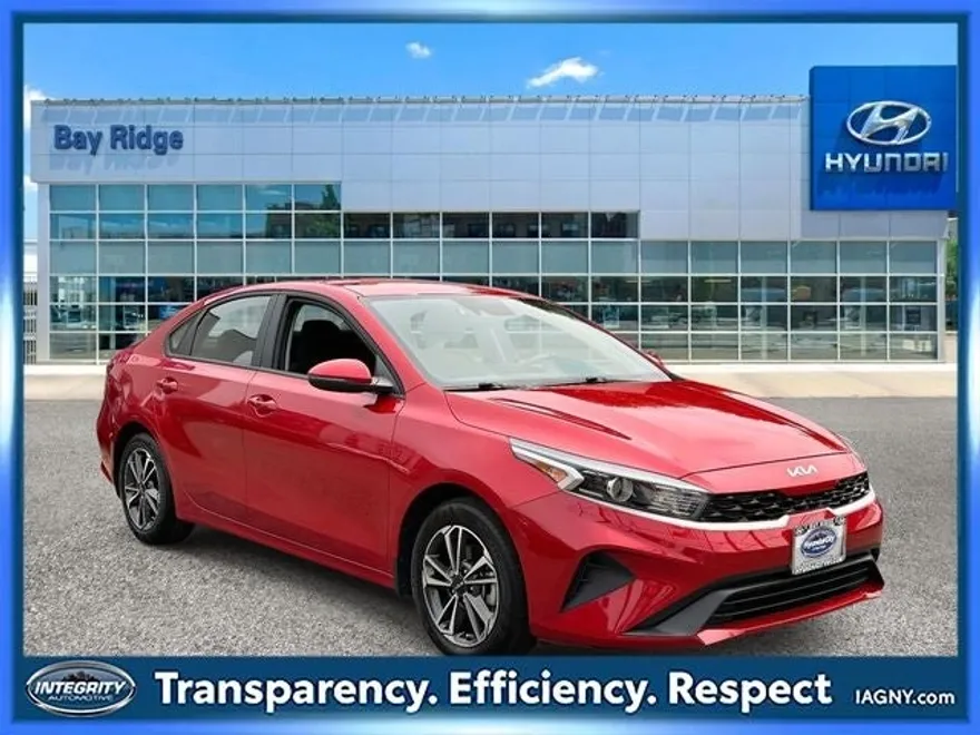 2023 Kia Forte LXS photo 1