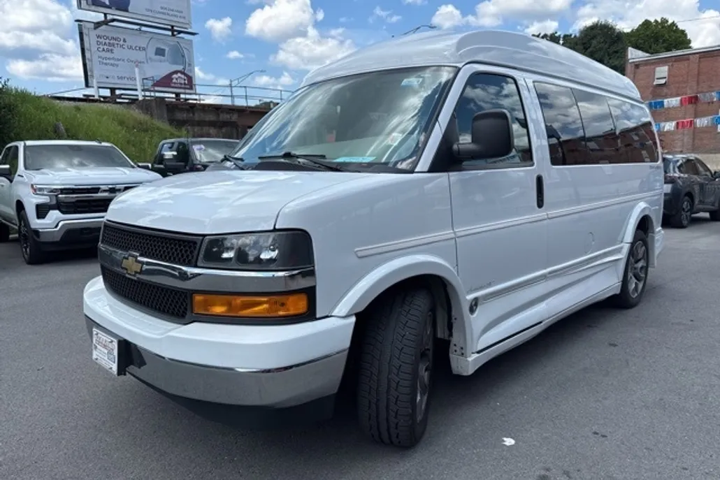2022 Chevrolet Express Cargo Van 2500 photo 1