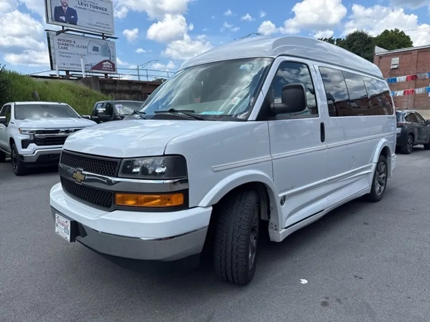 2022 Chevrolet Express Cargo Van 2500 photo 1