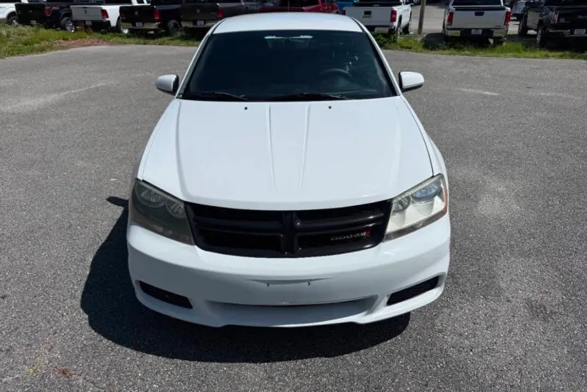 2013 Dodge Avenger SXT photo 1