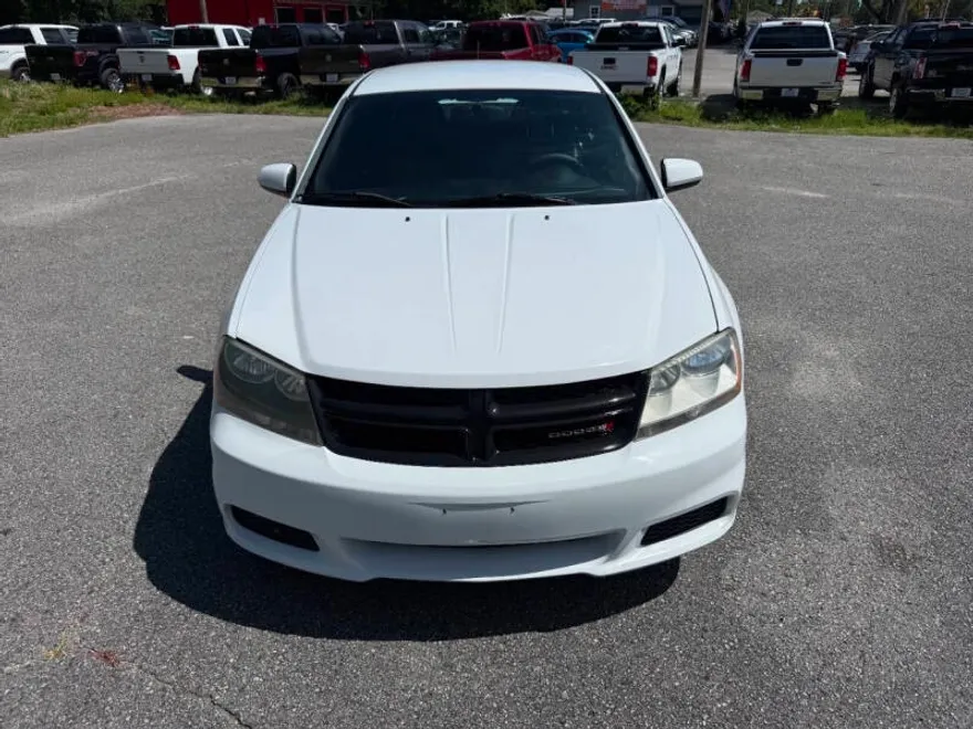 2013 Dodge Avenger SXT photo 1