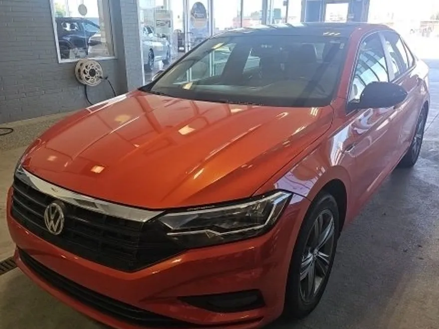 2019 Volkswagen Jetta 1.4T R-Line photo 1