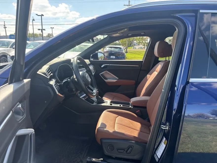 2022 Audi Q3 40 TFSI Premium photo 1
