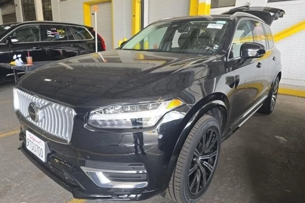 2025 Volvo XC90 Plus photo 1