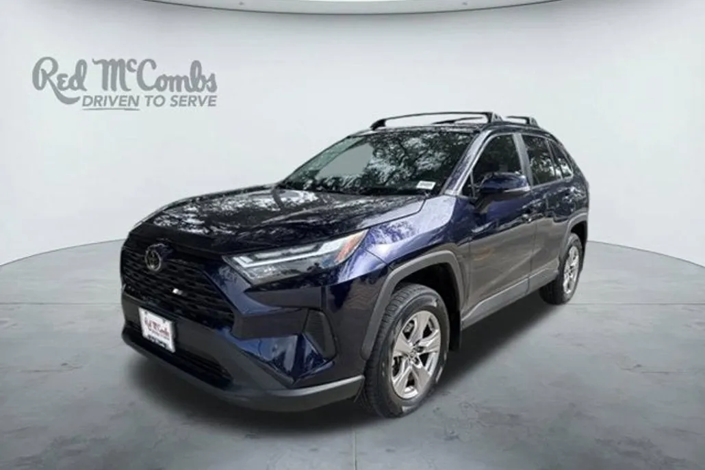 2023 Toyota RAV4 XLE photo 1