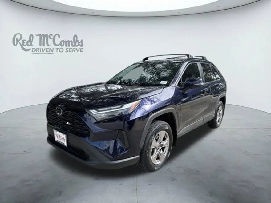 2023 Toyota RAV4 XLE photo 1