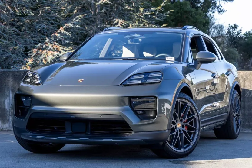 2025 Porsche Macan Electric photo 1